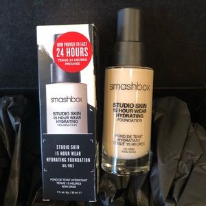 Smashbox Studio Skin Hydrating Foundation